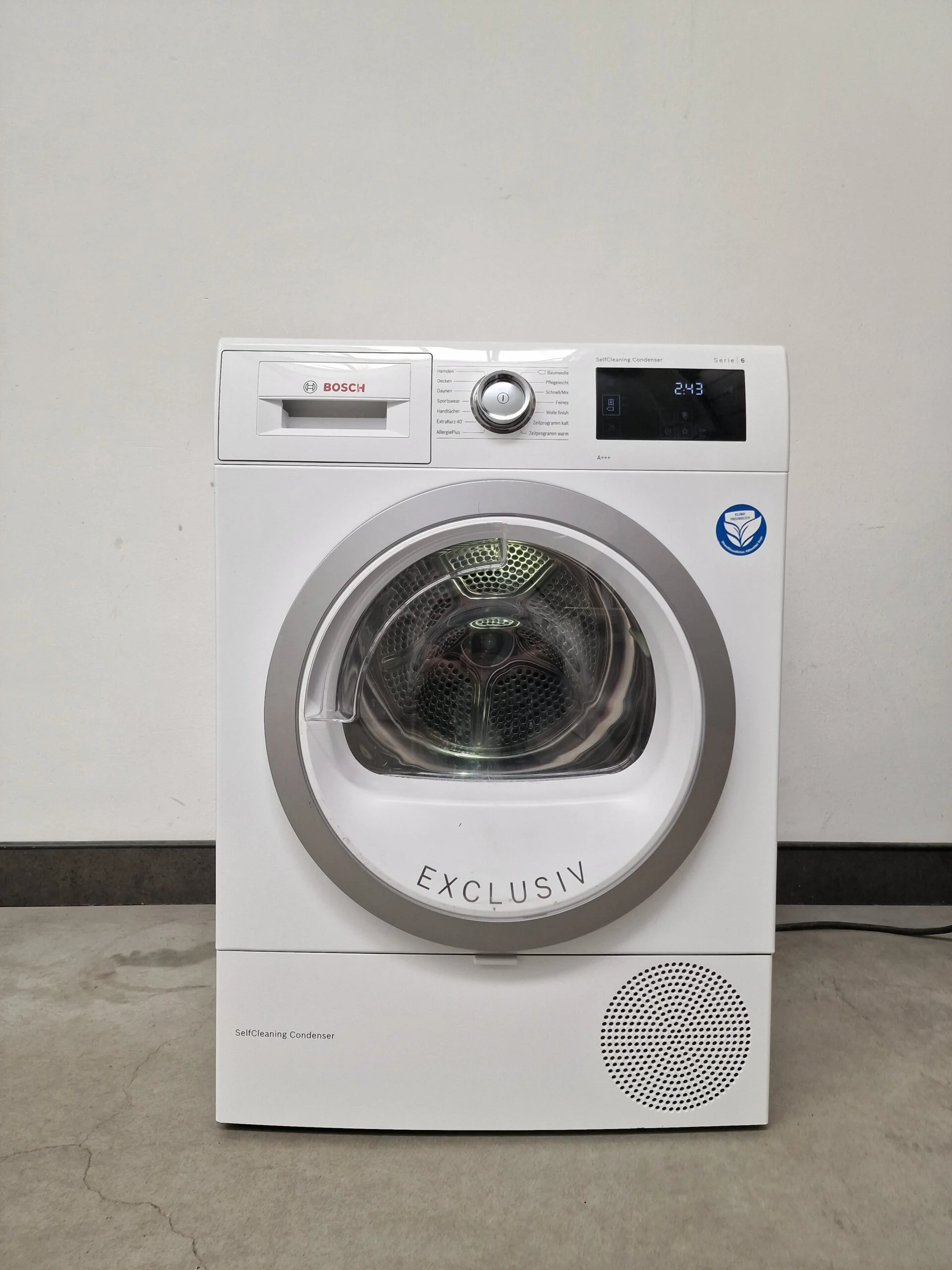 Bosch Serie 6 WTW87680 warmtepompdroger met SelfCleaning Condenser, AutoDry sensortechnologie en 8 kg laadvermogen in witte uitvoering.