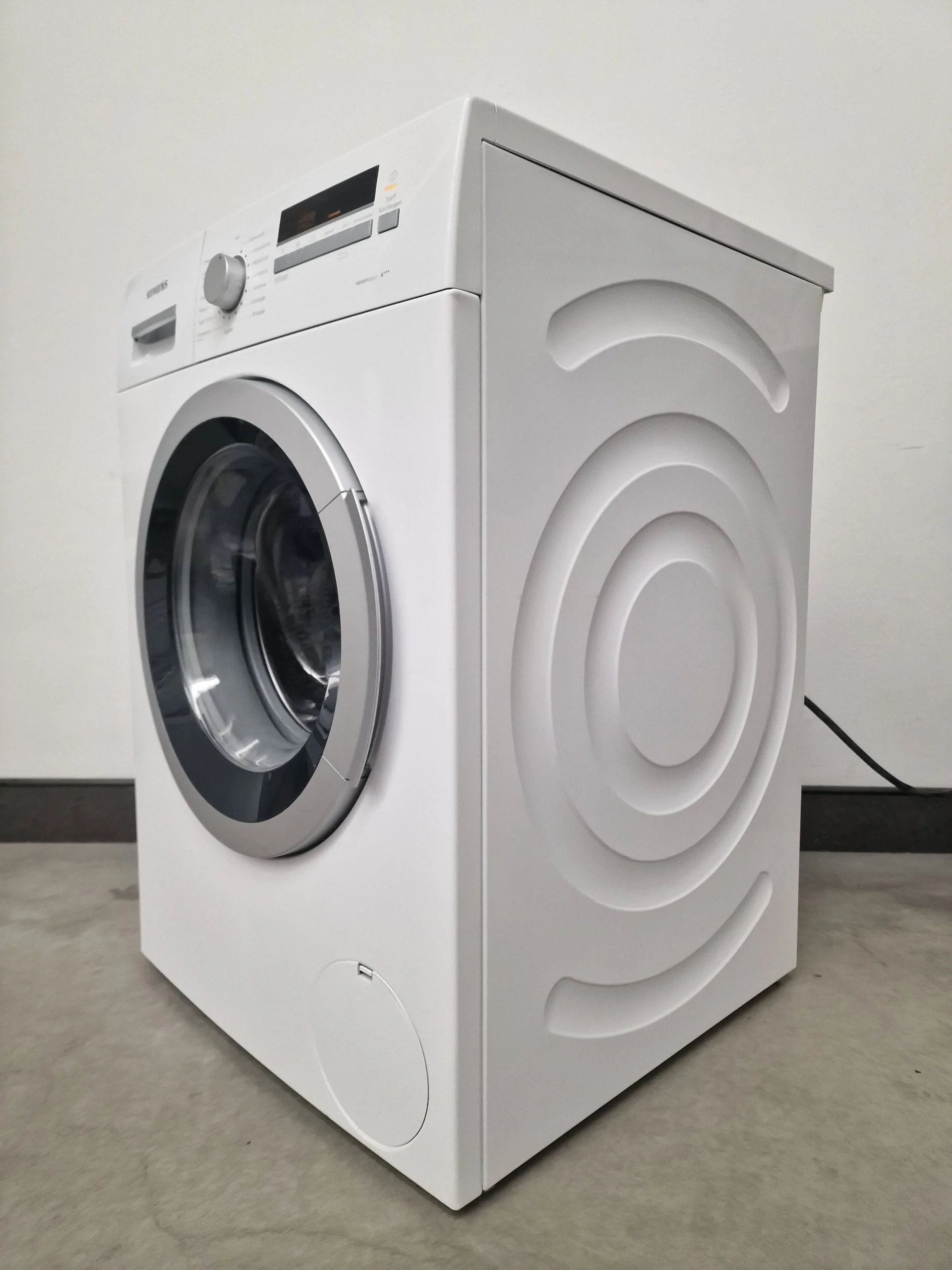 Siemens iQ300 WM14K270EX wasmachine met varioPerfect technologie, 1400 rpm centrifuge en 8 kg laadvermogen in witte uitvoering.