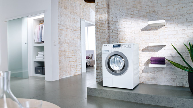 Miele W1 WKF311 WPS SpeedCare wasmachine met PowerWash 2.0, QuickPowerWash, WaterProof-System en 8 kg laadvermogen in lotuswitte uitvoering.