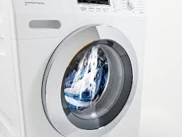 Miele W1 WKH131 WPS wasmachine met TwinDos, PowerWash 2.0, QuickPowerWash, WaterProof-System en 8 kg laadvermogen in lotuswitte uitvoering.