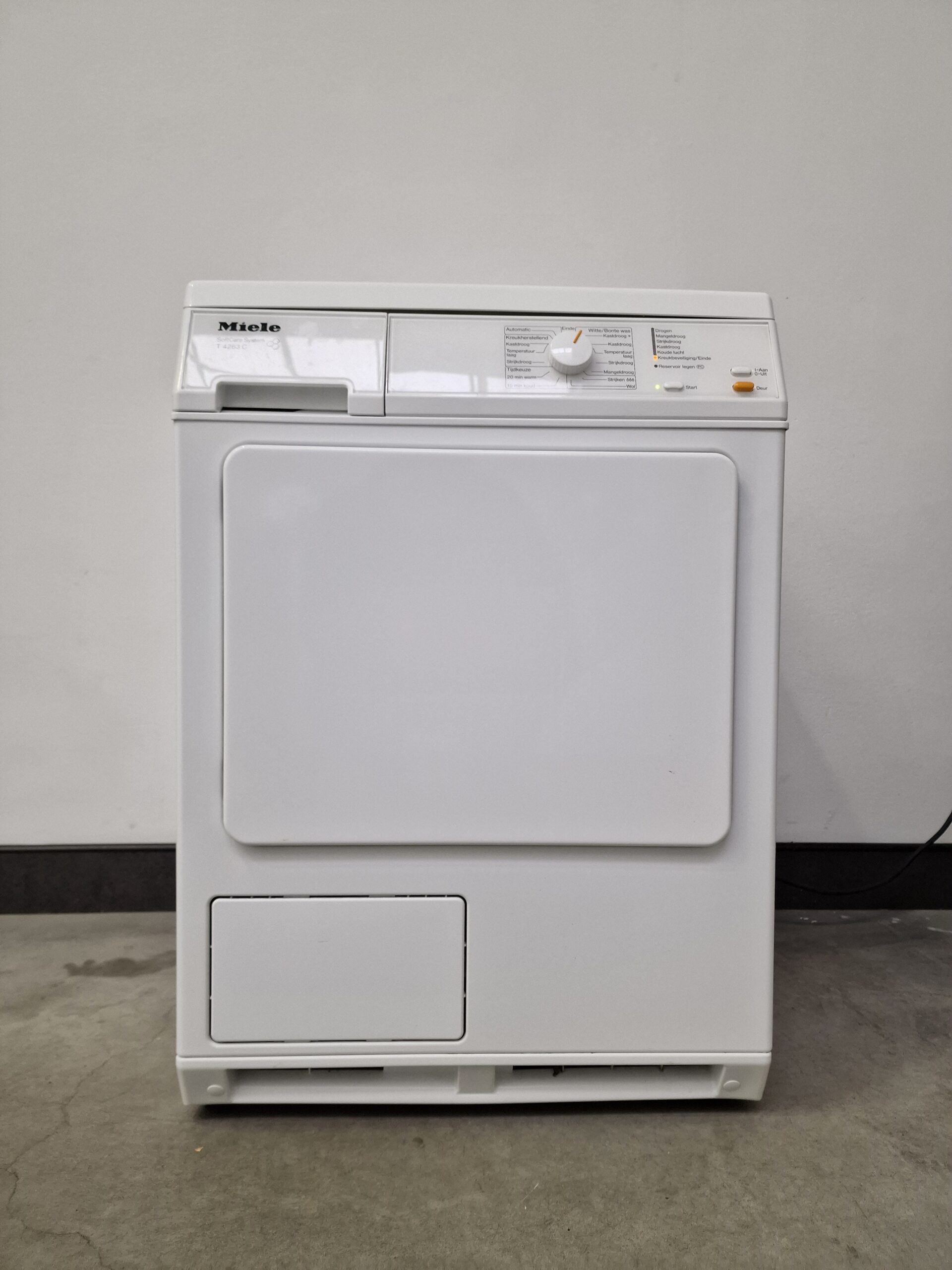 Miele T4263C condensdroger met SoftCare trommel, Sensitive vochtmeting en 6 kg laadvermogen in lotuswitte uitvoering.