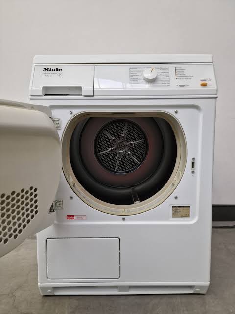 Miele T4263C condensdroger met SoftCare trommel, Sensitive vochtmeting en 6 kg laadvermogen in lotuswitte uitvoering.