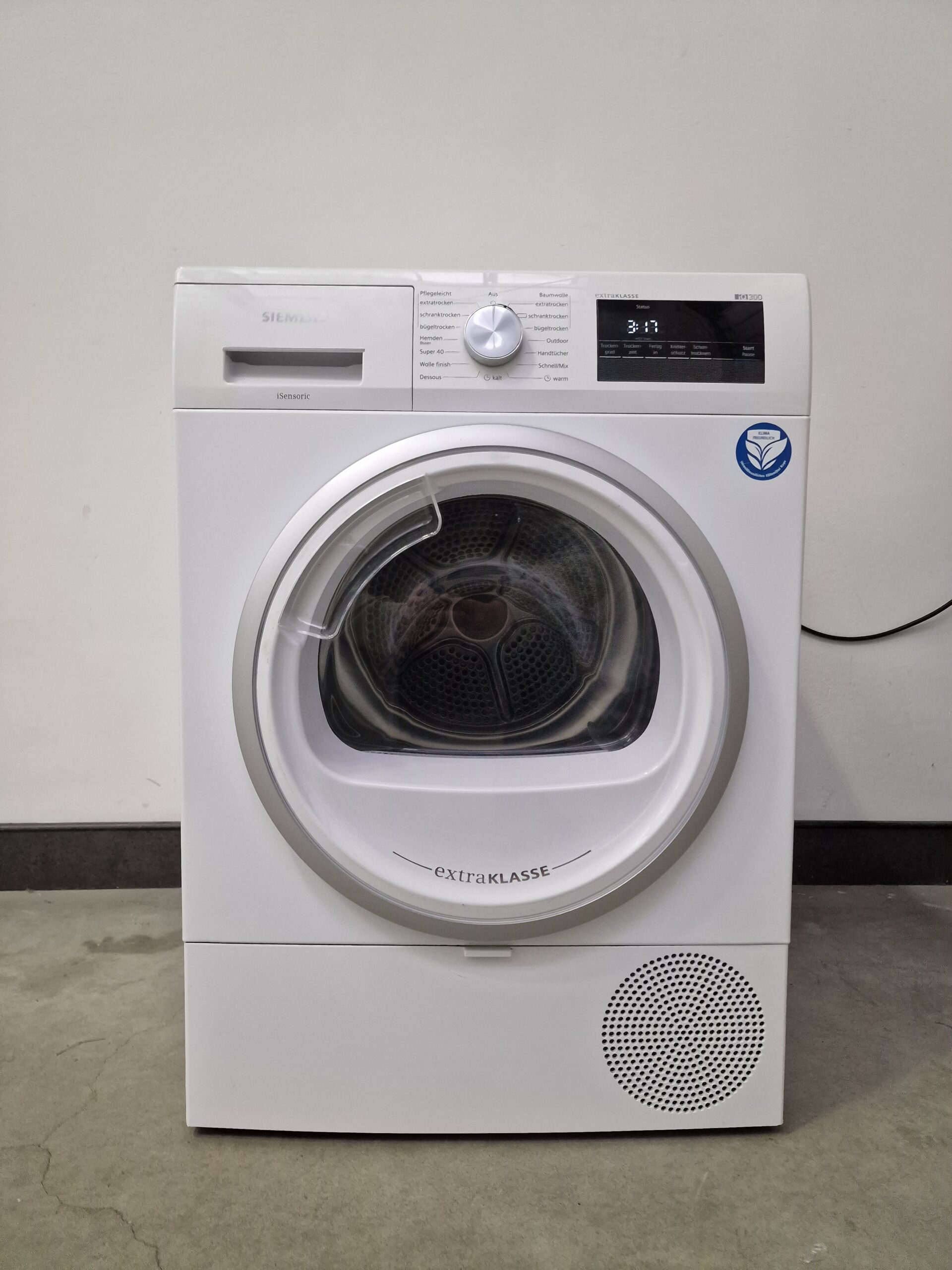 Siemens iQ300 WT45RV80 warmtepompdroger met autoDry, easyClean-filter, softDry trommelsysteem, super40'-programma en 7 kg laadvermogen in witte uitvoering.