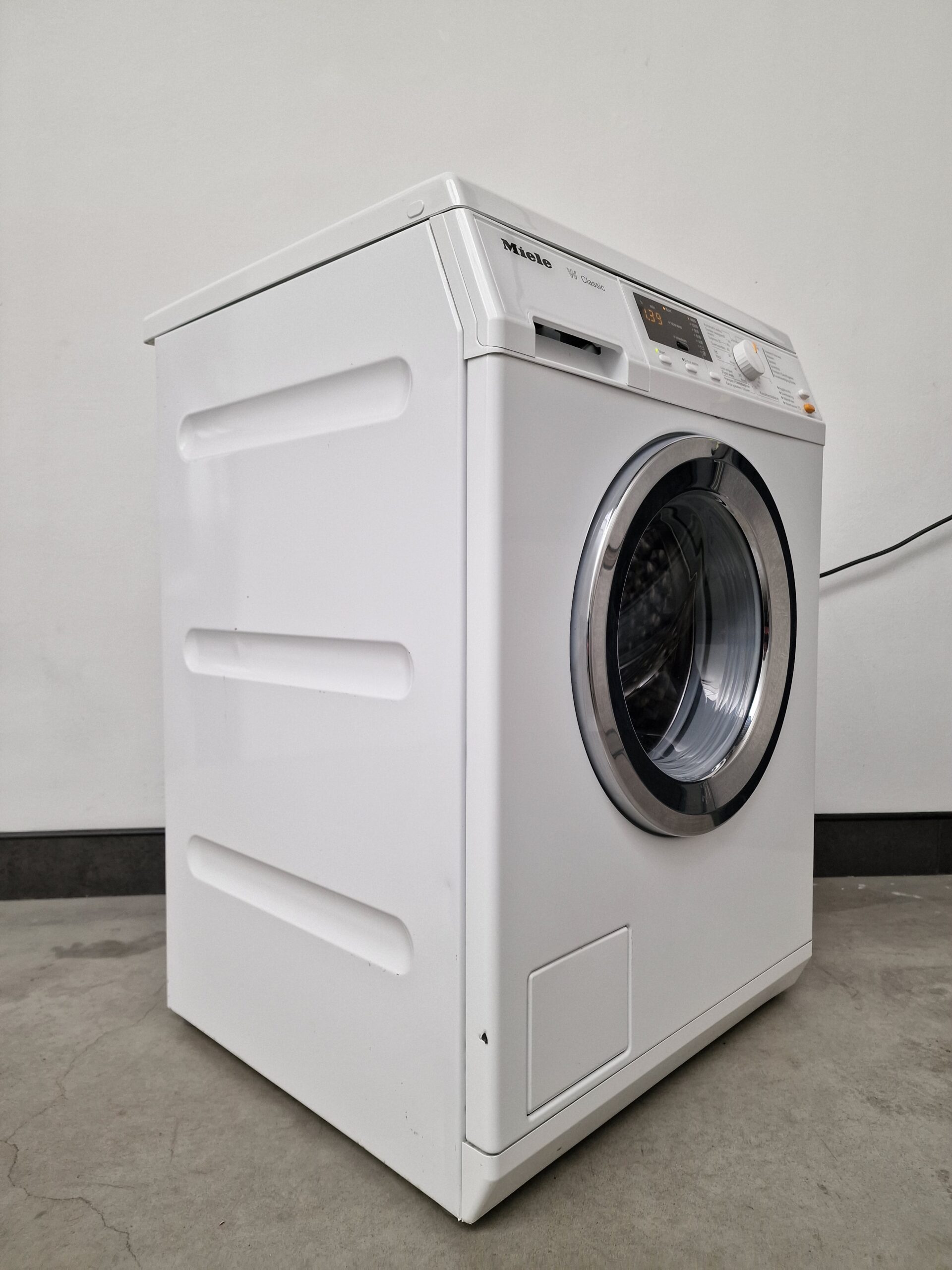 Miele WDA 110 W Classic wasmachine 7 kg met 1400 toeren, SoftCare-trommel en Watercontrol-systeem.