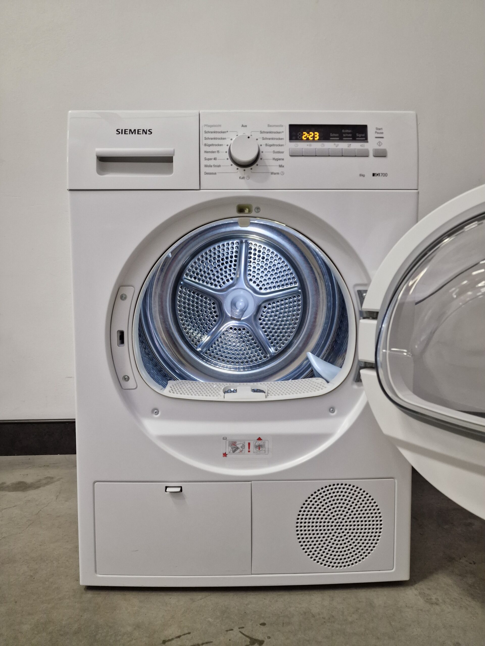 Siemens WT46B200 condensdroger 8 kg met autoDry, softDry-trommel en 40 minuten snelprogramma.