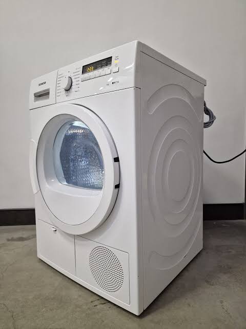 Siemens WT46B200 condensdroger 8 kg met autoDry, softDry-trommel en 40 minuten snelprogramma.