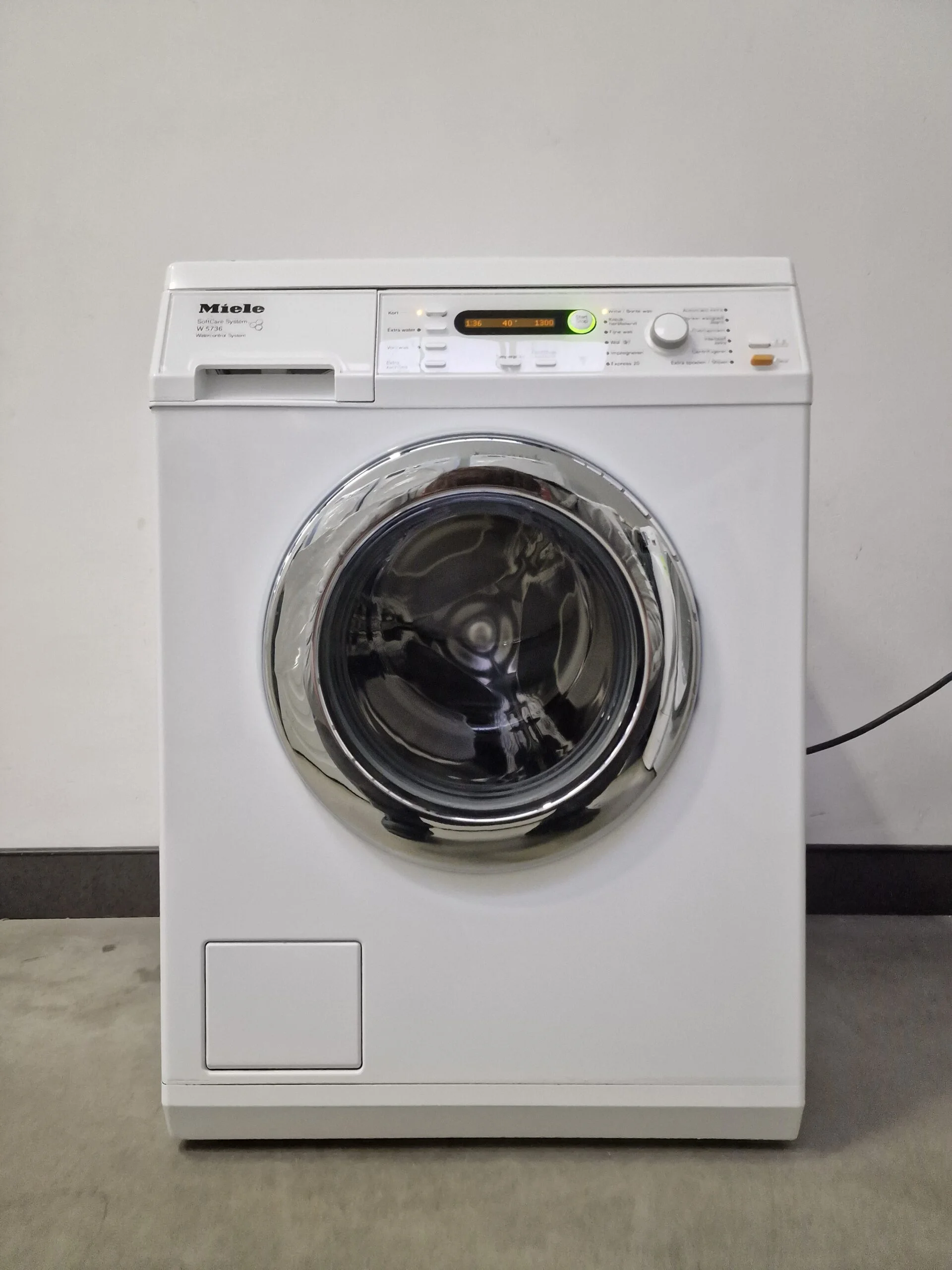 Miele W 5737 WPS wasmachine 7 kg 1300 toeren met Waterproof-systeem.