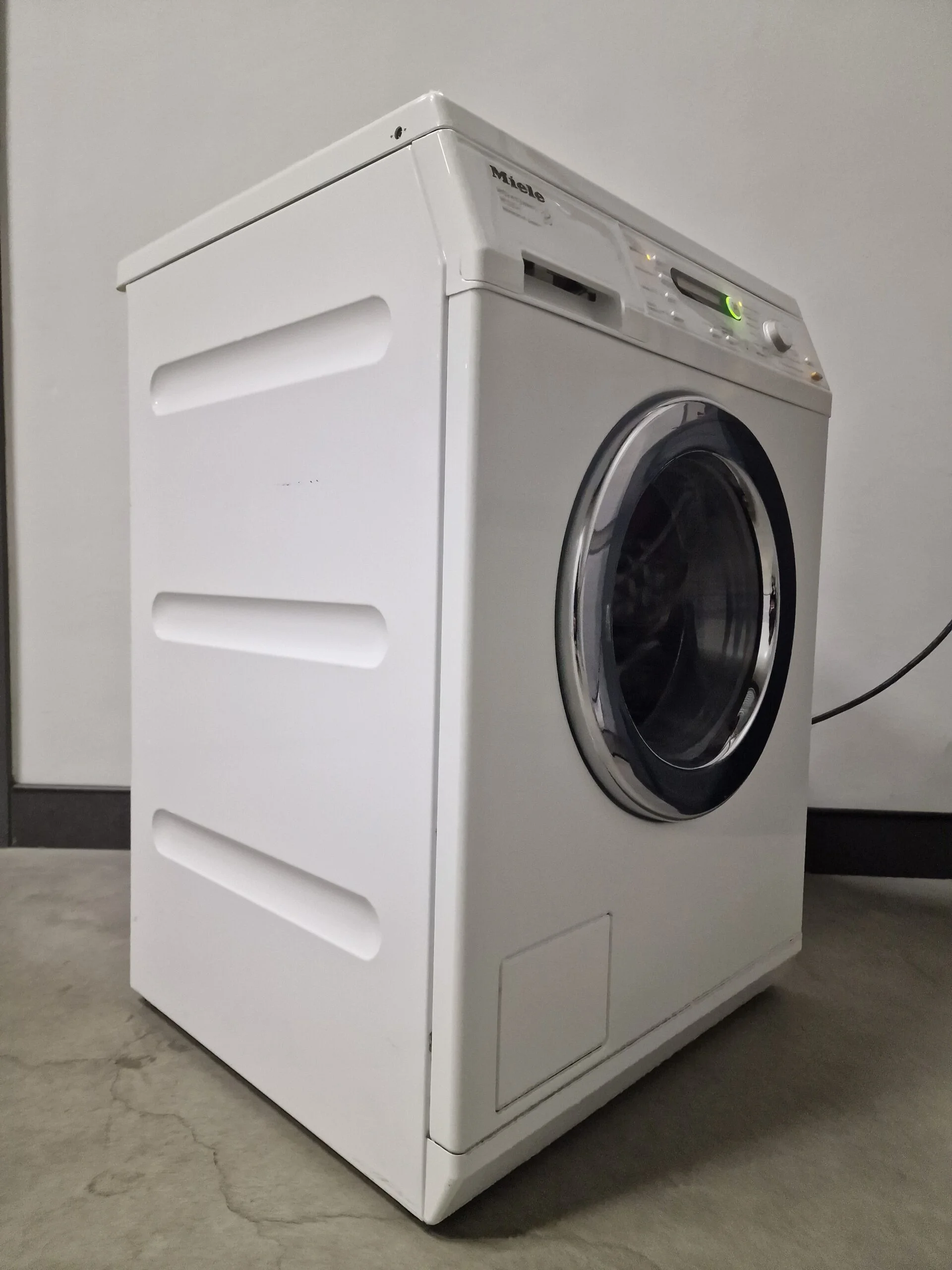 Miele W 5737 WPS wasmachine 7 kg 1300 toeren met Waterproof-systeem.
