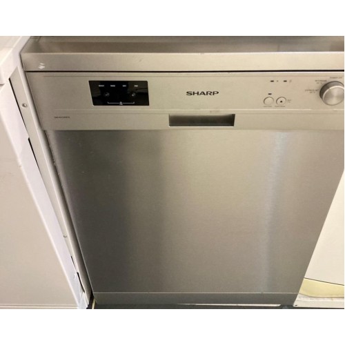 De Sharp QW-GX13F472W is een betrouwbare, vrijstaande witte vaatwasser met ruimte voor maar liefst 13 couverts. Dankzij de handige functies zoals een snelprogramma van 30 minuten, uitgestelde start en de energiezuinige halve beladingsoptie is dit de ideale hulp in elke keuken
