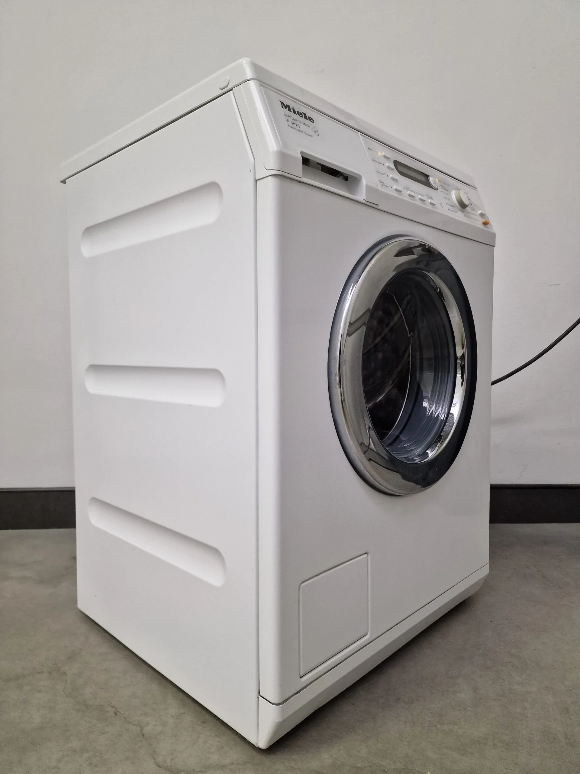 Miele W5825 wasmachine 7 kg 1600 toeren met SoftCare honingraattrommel