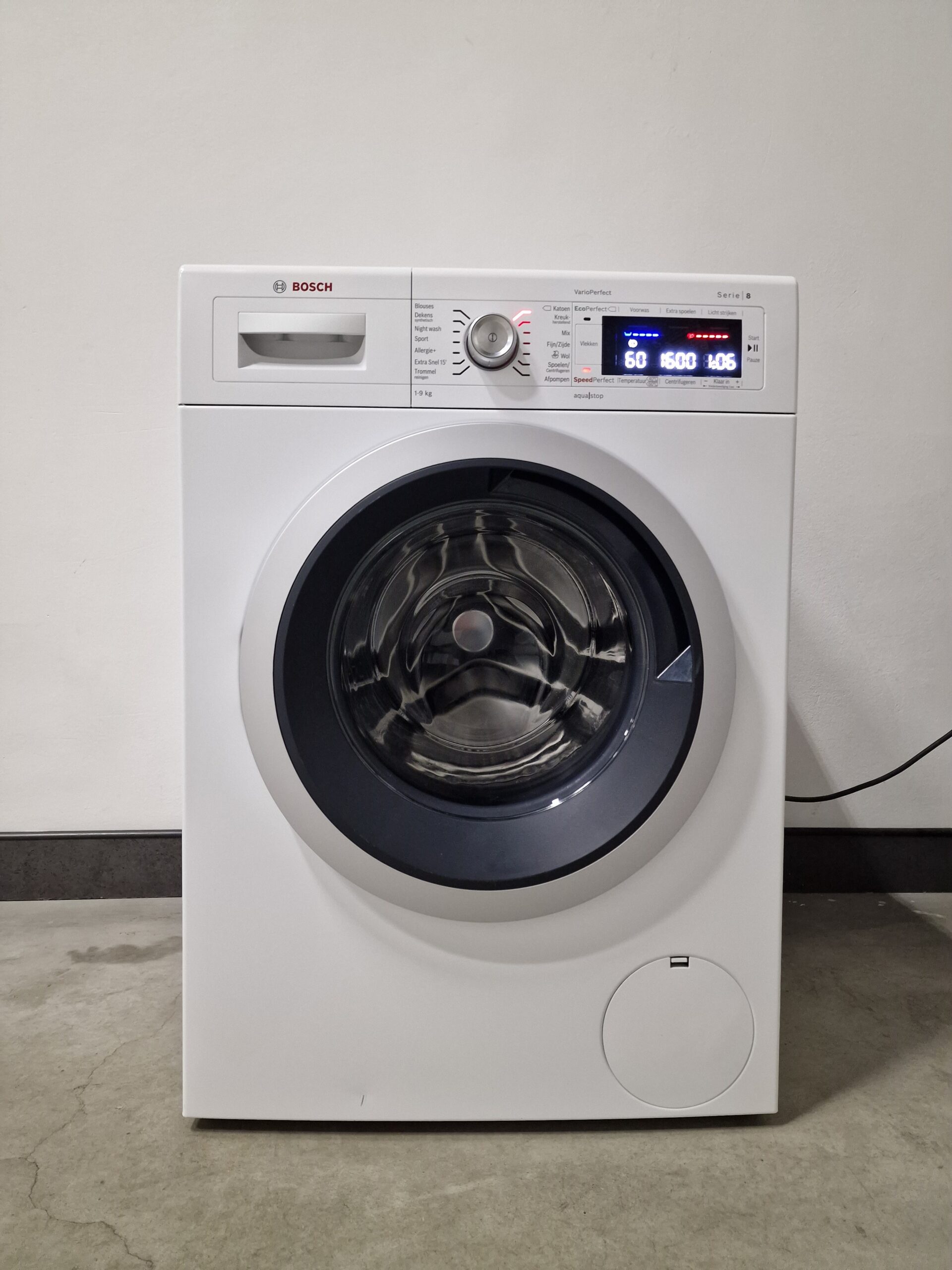 Bosch Serie 8 WAW32542NL witte wasmachine 9 kg 1600 toeren met AntiVlekken en EcoSilence Drive